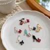 Fashionable and simple metal pendant necklace for women, Korean version, versatile and personalized accessory, gift and trendy style Application Scenario